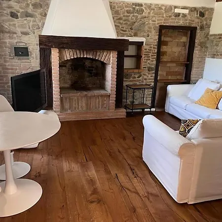 Con Vista Collina Fornovo Di Taro Lägenhet Piantonia